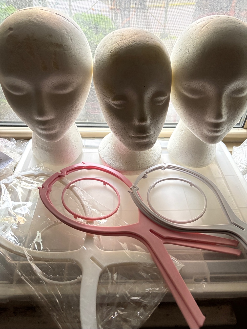 🟡3 White Styrofoam Heads & 3 Collapsible Plastic Wig Stands